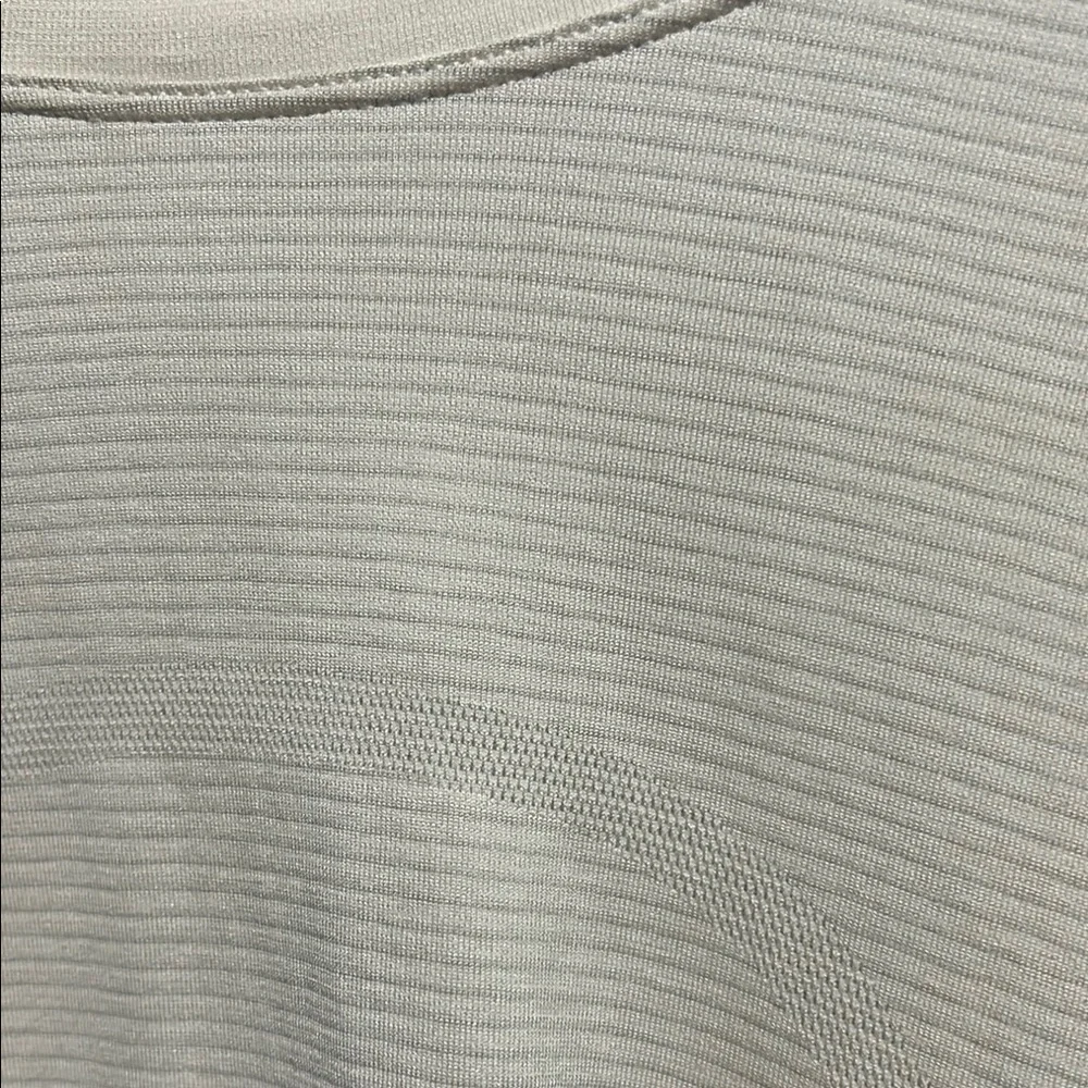 Lululemon Athletica Cream Fitted Long Sleeve Tee - Picture 9 of 9